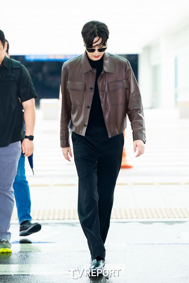 MinozTurkiye's tweet photo. sabah sabah yine yaktı geçti 🔥
havaalanı onun için podyum değil de ne?
nefesimiz kesildi Minossiiii

#leeminho https://t.co/DxTejFUFFw