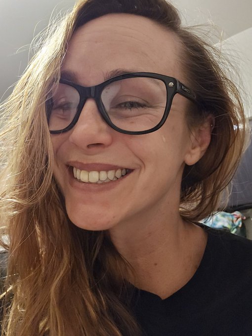 Lmao.....do you see it?....??? https://t.co/lNiN4krIy3