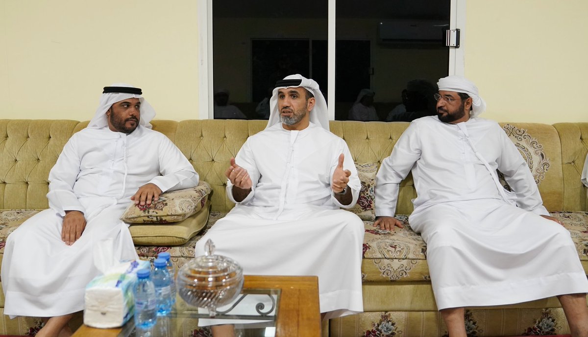 HaAltayer's tweet photo. تعزيز التواصل مع شبابنا يأتي ضمن تقاليدنا العريقة وقيمنا الأصيلة ، وعليه نحرص دائماً على زيارة مجالس الشباب في مختلف الأحياء لتبادل الحديث حول أمور عدة تخص مجتمعنا.

#حميد_الطاير301
#المجلس_الوطني_الاتحادي 
#الإمارات https://t.co/lZ66Ali1bU