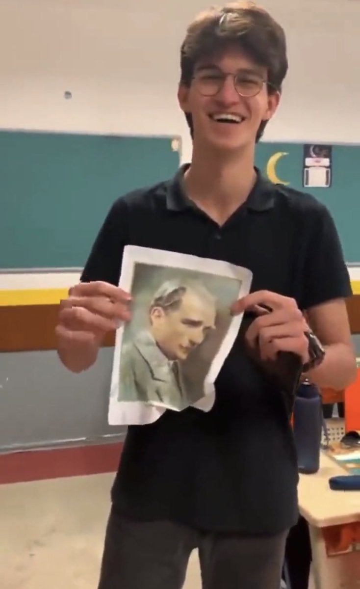 "Dindar nesil yetiştireceğiz" diye söylenen 
"Kindar nesil" yetiştirildiği aşikar olan ""İmam Hatip Liseleri kapatılsın" diyenler kaç kişiyiz...?!