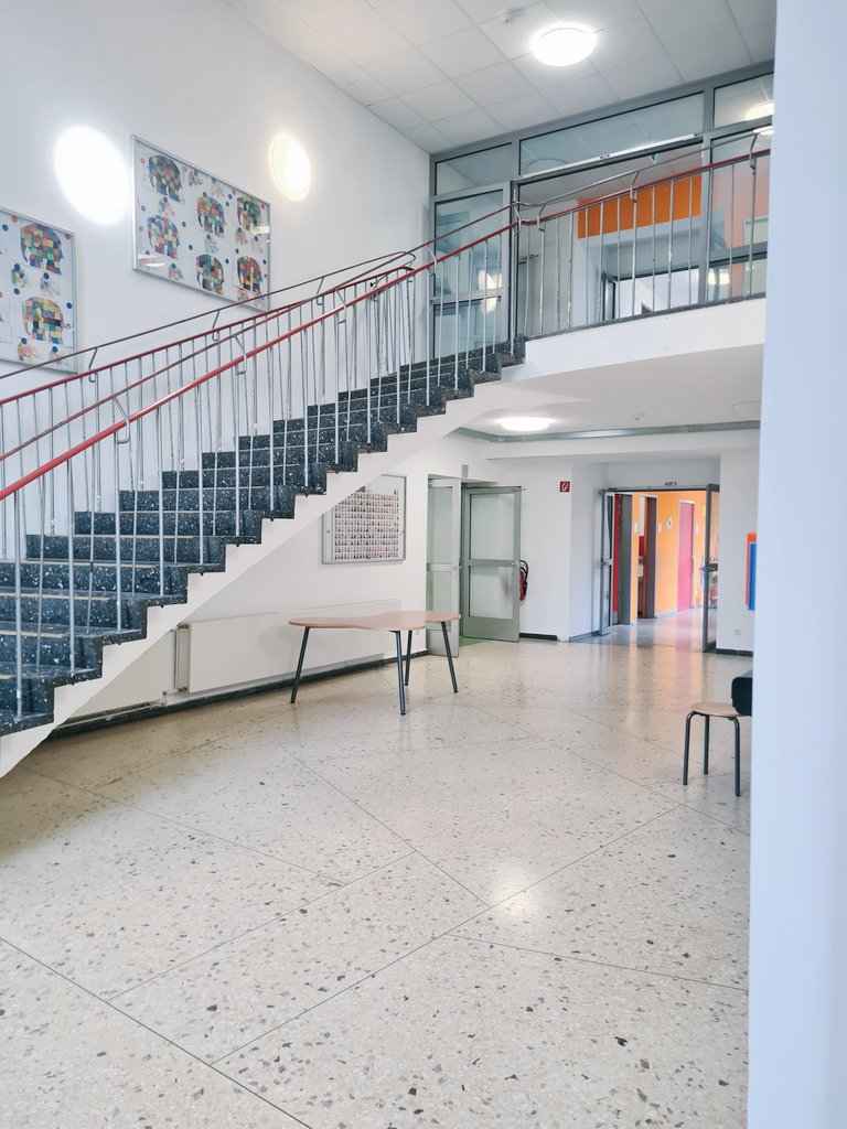 Bonner_Maler's tweet photo. Mal #Kurtz streichen. Unser Geschenk an die Kath. Grundschule Laurentius in #Bonn #Lessenich https://t.co/sMWB6HFq4u