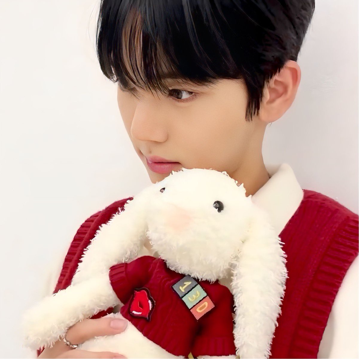O7O1hs's tweet photo. 🐰🫳🏻 https://t.co/IgROskWXtK