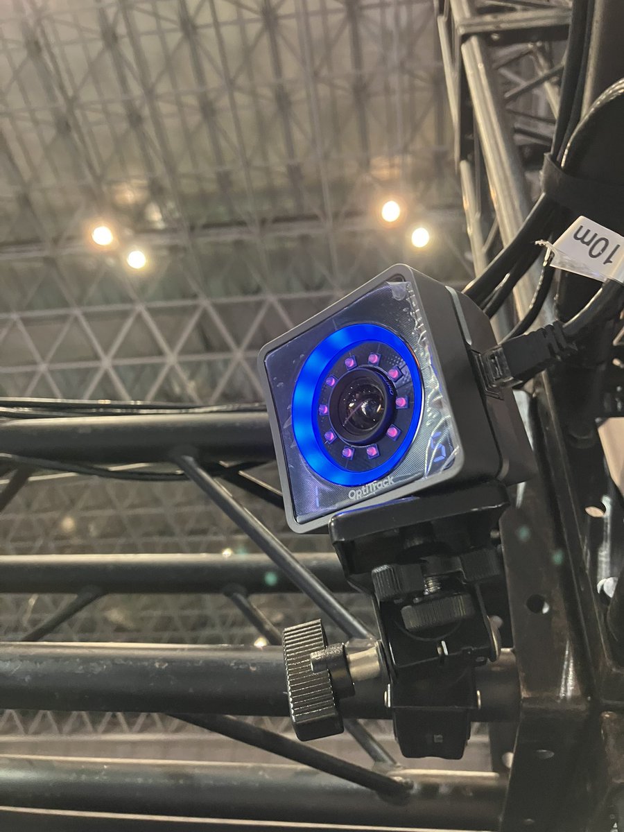 spice_mocap's tweet photo. いよいよ明日が本番‼
建て込みの様子をチラ見せ🫣
カメラ26台も設置完了して、調整中です🔍

#tokyogameshow
#TGS2023
#optitrack 
#motioncapture
#mocap
#モーションキャプチャー
#モーションアクター
#アクション俳優 https://t.co/sZ8IvEDgZD