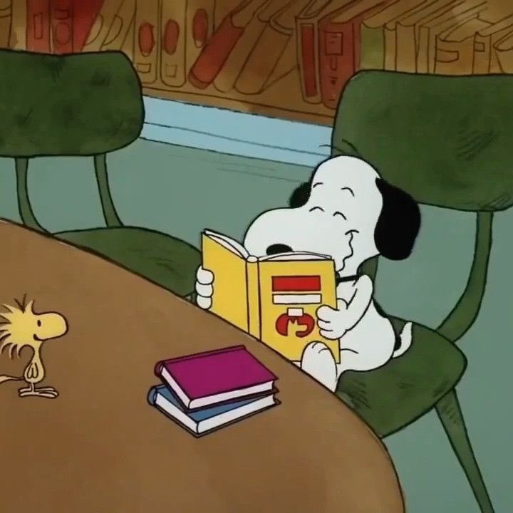 chloeprw's tweet photo. คือชอบมากที่ snoopy รักการอ่าน ยืมหนังสือห้องสมุด เอ็นดูสุดตอนน้องอ่าน war and peace ของ leo tolstoy วันละ 1 คำ แล้วเล่มนั้นคือหนา 1400 หน้าอะ ชาร์ลีถามว่าจะอ่านแค่วันละคำจริงหรอ ��นูปปี้บอกใช่ ไม่รีบ ชอบคิดตกตะกอนสิ่งที่อ่านไปด้วย this is a reminder to read at your own pace https://t.co/To2RKyF8uH