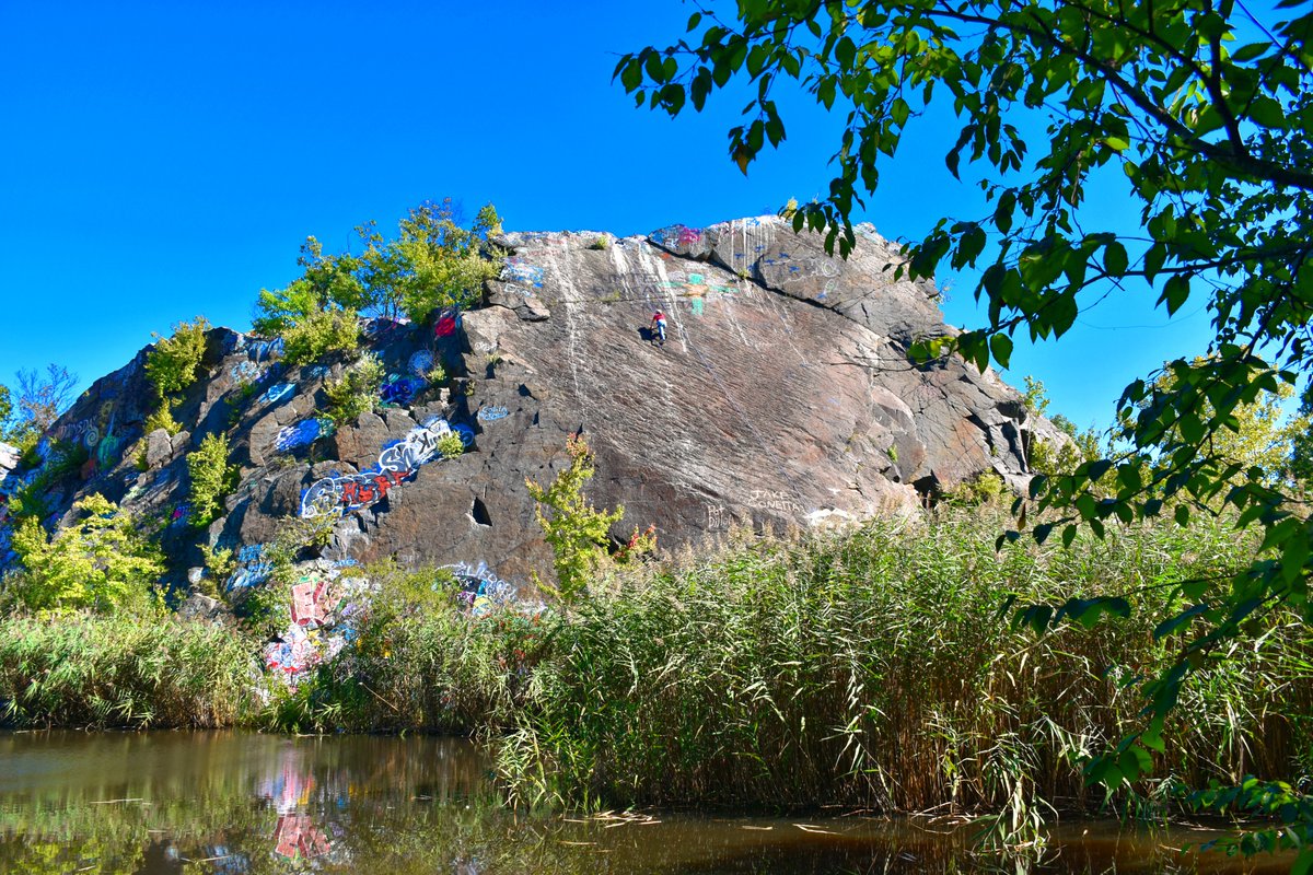 brooksbos's tweet photo. Scaling the 85-foot slab F Wall, not for the faint of heart! The Quincy Quarries are the most popular and most extensive climbing area within the Boston area. @universalhub #Boston #Quincy #rock #climbing #rockclimbing #toproping #quarries #quarry #scenic https://t.co/dzHq8nGnLG