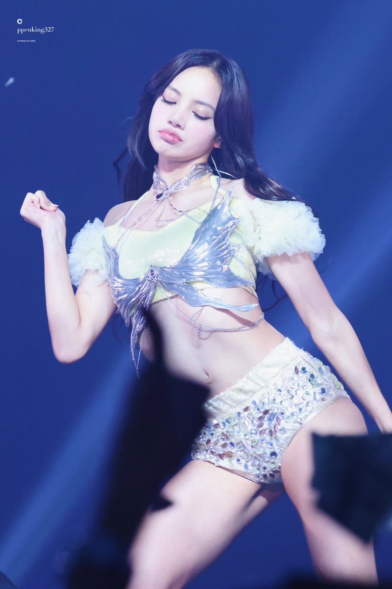 vousjay's tweet photo. ก็เบะปากไปเลยสิ ลิซ่าเริ่ดเกินนน https://t.co/lyeHZvqGQL