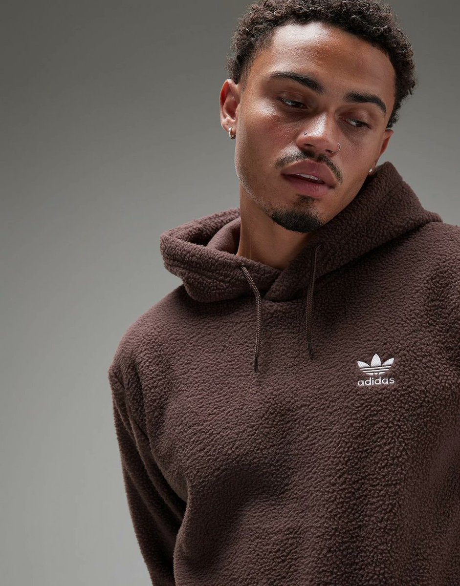 Le hoodie sherpa Adidas 🟤

Lien affilié : chck.me/x0Ks (70€)