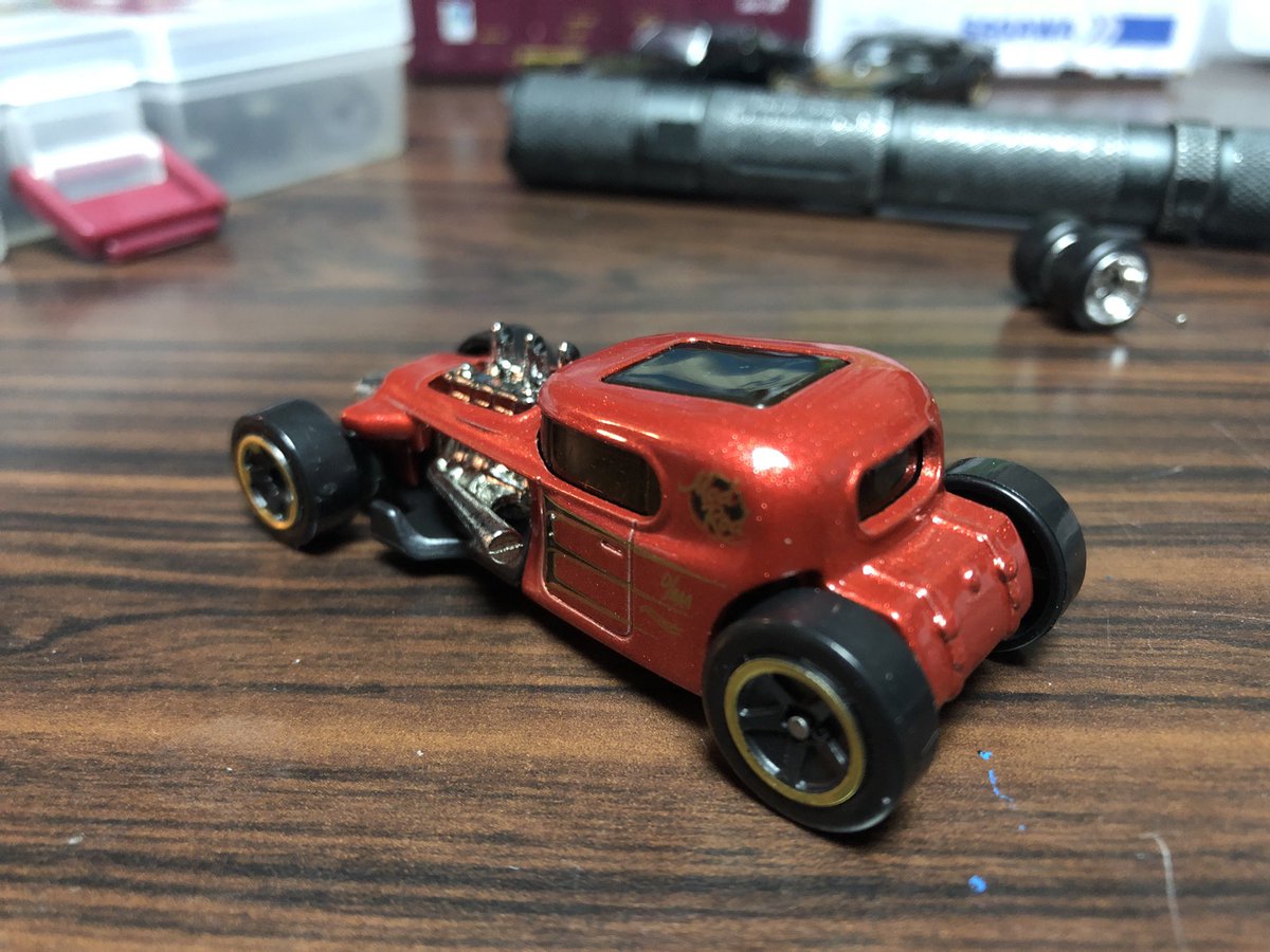 porschegmbh's tweet photo. #ホットウィール #hotwheels #modrod HWモッドロッド タイヤ変更とエンジン系のペイント https://t.co/T8e1kIoj3Q