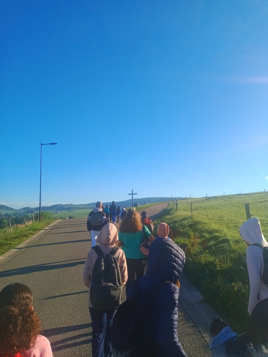 ClgDiderot's tweet photo. 1er jour d'activité pour le séjour d'intégration 6e du @ClgDiderot @diderot25 @acbesancon 
Les Chamois (6E) ont visité la fromagerie de Metabief et se préparent pour aller faire une course d'orientation dans la forêt 🌳🌲 https://t.co/GiL0NLJGc6