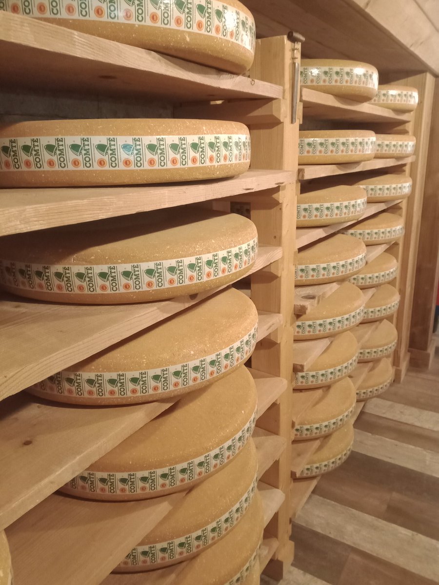 ClgDiderot's tweet photo. 1er jour d'activité pour le séjour d'intégration 6e du @ClgDiderot @diderot25 @acbesancon 
Les Chamois (6E) ont visité la fromagerie de Metabief et se préparent pour aller faire une course d'orientation dans la forêt 🌳🌲 https://t.co/GiL0NLJGc6