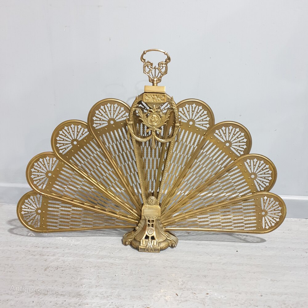 antiques_atlas's tweet image. For sale on Antiques Atlas is this Excellent Brass Peacock Fire Screen antiques-atlas.com/antique/excell… Get cosy for winter ☔️dress up your fireplace🔥
#antiques from Fernyhough Antiques
#antiquefirescreen #firescreen  #fireplace