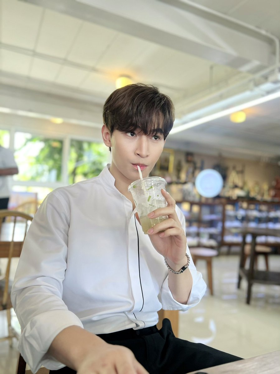 newsinfinity1's tweet photo. รายการจะมาวันอาทิตย์ที่ 24 นี้ เวลา 12.50 น. ทางช่อง GMM 25 นะครับ …สรุปไหนอ่ะชุดลูกเสือ 😉😘 #OhmThitiwat https://t.co/9PIwf0eUIe