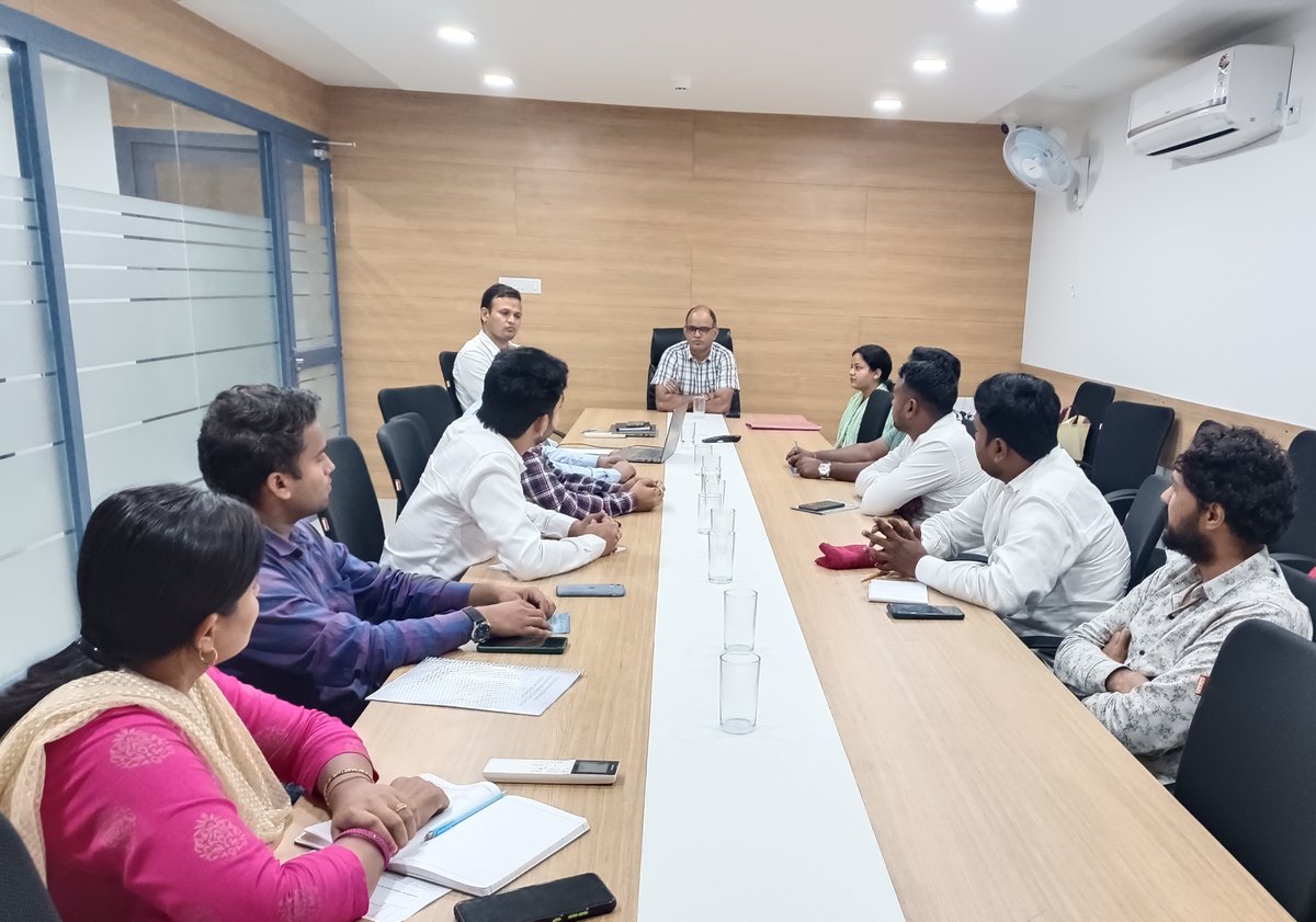 KasheeMilk's tweet photo. The second Batch of #VeterinaryInterns from BHU completed their 2-month internship at @KasheeMilk
As these bright young minds move forward, we are excited to see the positive impact they will make in the field of veterinary sciences and the dairy industry. https://t.co/6pxIy9PgeK