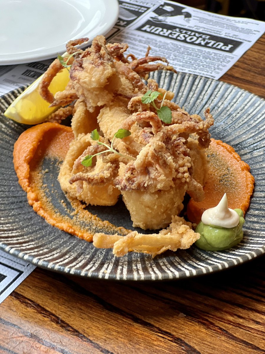 Calamares (fried squid), S have a sweet flavour and succulent texture deliciously fried, You won't find anywhere in London that cooks this Spanish speciality better.
Our line caught Cornish squid comes fresh off the day boats every morning..
#ThislsBarcelonaTapas