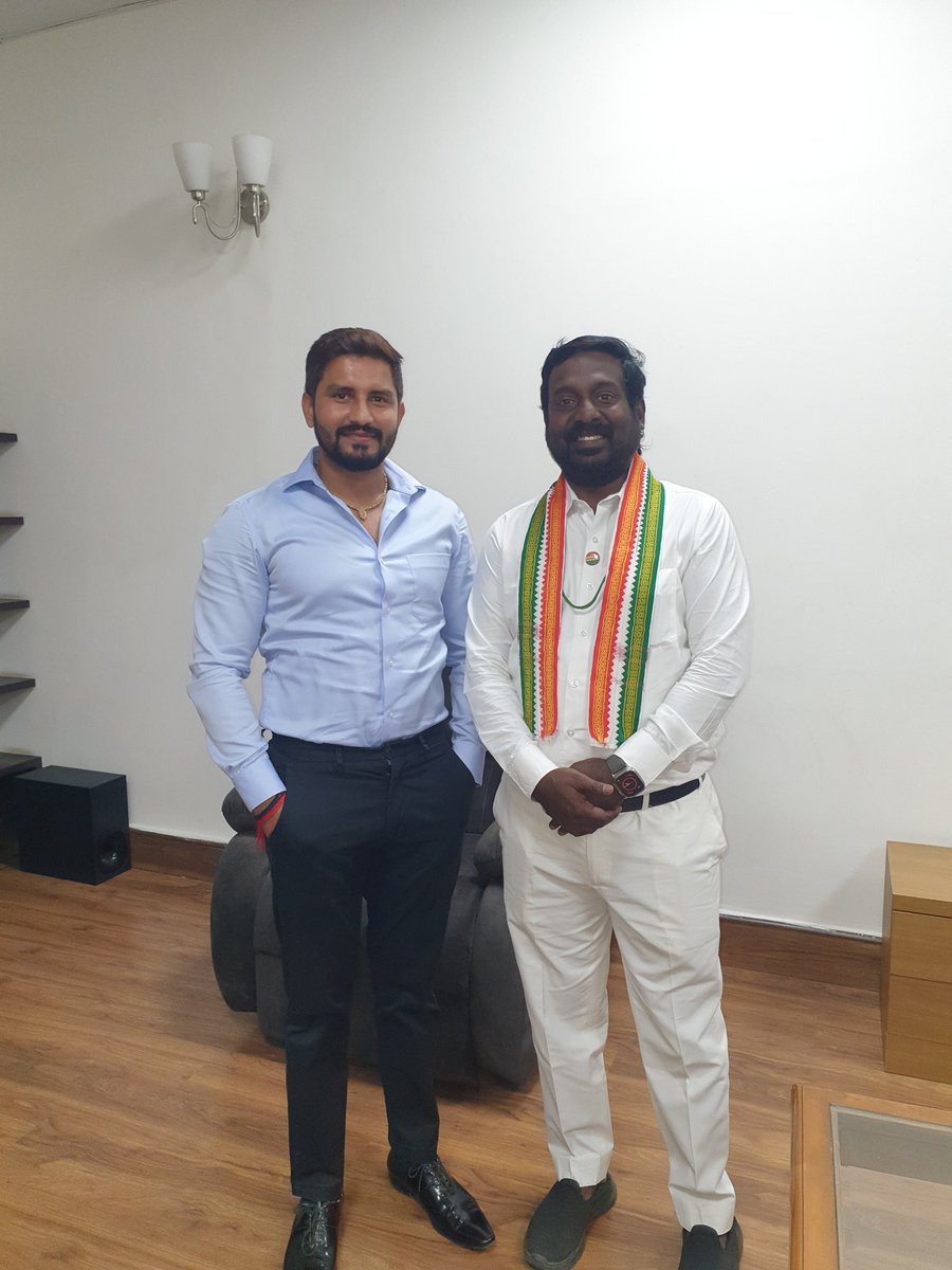 OfficeOfJeet's tweet photo. Today met my friend Member Of Parliament from Kanyakumari @iamvijayvasanth 

#JeetpalYadav #RahulGandhi #VijayVasant https://t.co/SmBIQZDz9G