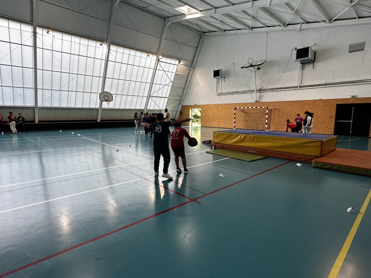 Journée du sport scolaire : les professeurs d’EPS ont pu faire découvrir les différentes activités aux élèves de 6emes #JNSS