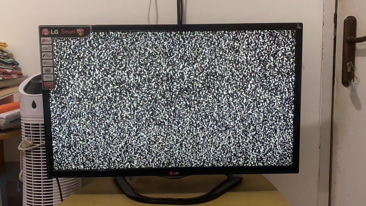 dwen16's tweet photo. @FirstMediaCares Mohon info knapa siaran Tv’nya tampilan nya begini dan tdk ada jaringan ya? Mohon konfirmasi, thanks. https://t.co/6xZULJw8oa