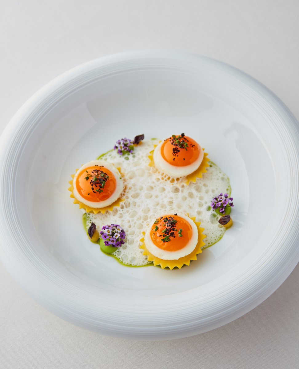Lympstone_Manor's tweet photo. ~ Parmesan & White Truffle Ravioli with lavender foam and fried quail eggs ~
Reservations available below:
https://t.co/VmriBcid9x
#passionforfood #asenseoftaste #relaischateaux #michaelcaines #lympstonemanorhotel #finedining #tastingmenu https://t.co/fLepfoaR4y