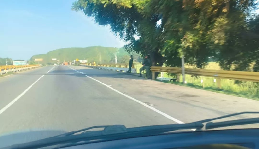 victoria1039fm's tweet photo. (07:45am) >> #ARC en #Aragua reportan presencia de efectivos militares en el tramo #LaVictoria-#LaEncrucijada en ambos sentidos #InfoVial https://t.co/OtitJ51A8Q