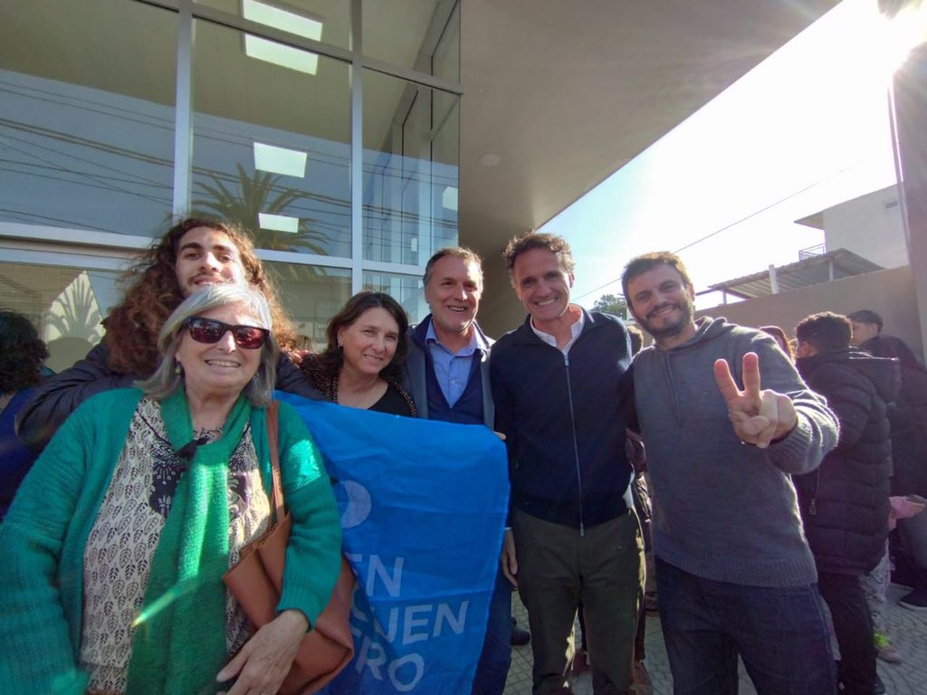 DanielLarrache's tweet photo. A media tarde, junto a @encuentroituza acompañamos la Inauguración del Centro de Atención Primaria de la Salud en Ituzaingo, con la presencia de @SergioMassa, @gkatopodis, @wadodecorrido, @ditulliojuli, @AlbertoDescalzo y @PablocDescalzo.

#Hilo https://t.co/nJx8WxCAf6
