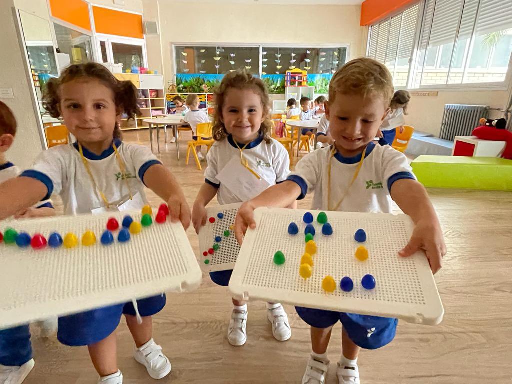 Ya llevamos unos días en nuestro nuevo cole!! 
Los niños y niñas 1º de Infantil venimos cada día un poquito más contentos. 
#PrimerasVeces #Adaptación #PrimeroInfantil #GreenClass #YellowClass #BlueClass #Descubriendo