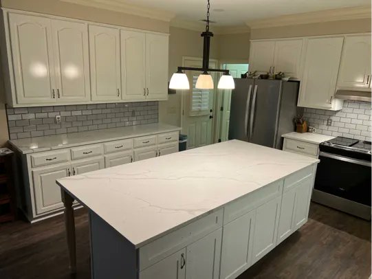 AndCabinet's tweet photo. check out this Calcutta Quartz we installed not long ago with a white subway. It was a real game changer for the family and their home. Come by and pick yours out today!!

Countertop and Cabinet 
6210 CR 222
Cullman, AL 35057
256-735-4490

#smithlake
#cullman https://t.co/bguzqQJ2S5