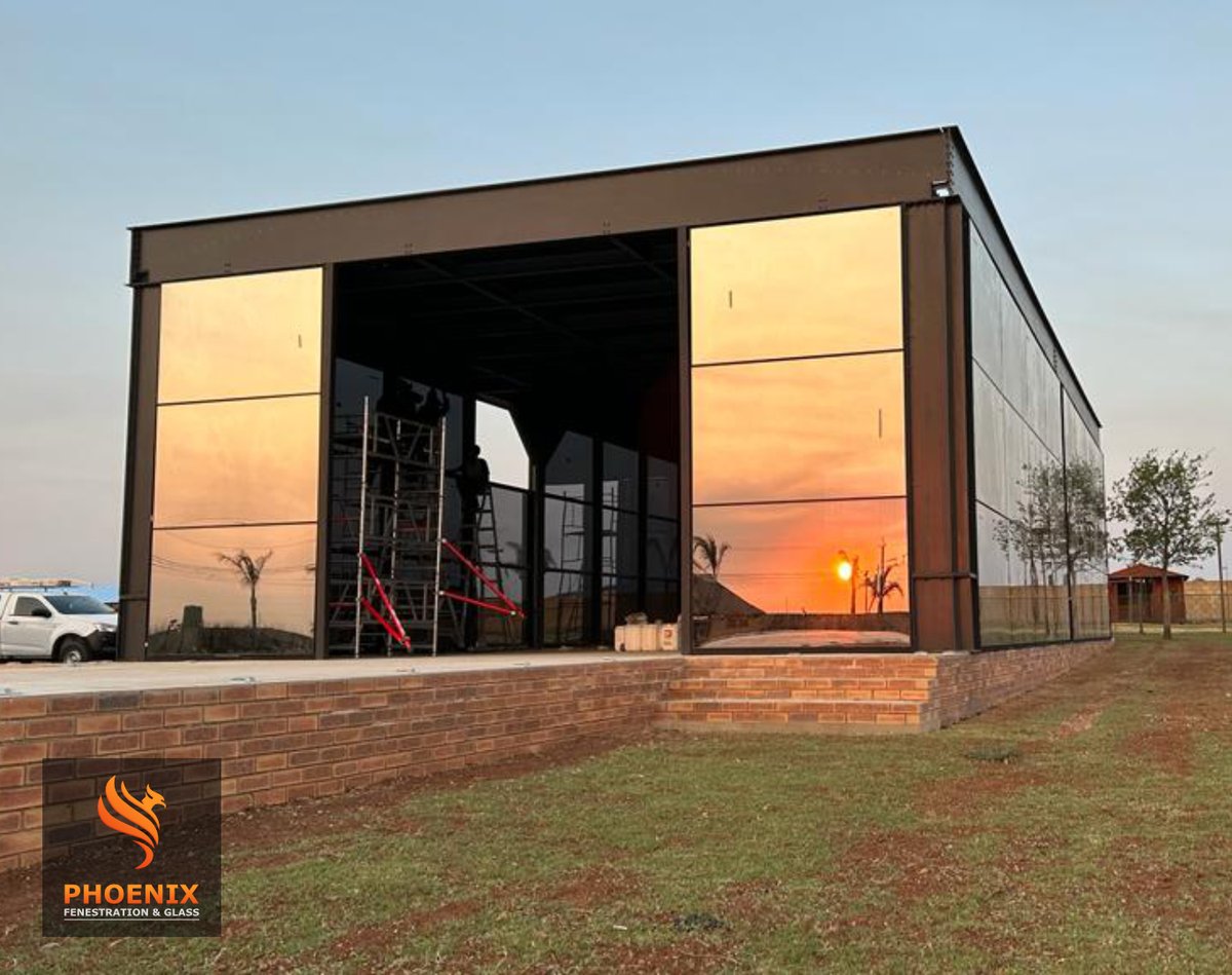 PhoenixGlassSA's tweet photo. Client: IKON Aluminium
Glass: S10 Grey Phoenix Lam™️
Imagine a world class helicopter #hangar for a client that demands nothing but the #best. We stepped in with our #specialized glass #solutions featuring #MPAR S10 Grey Phoenix Lam™️🔥 #phoenixglass https://t.co/DaLcAlEYuy