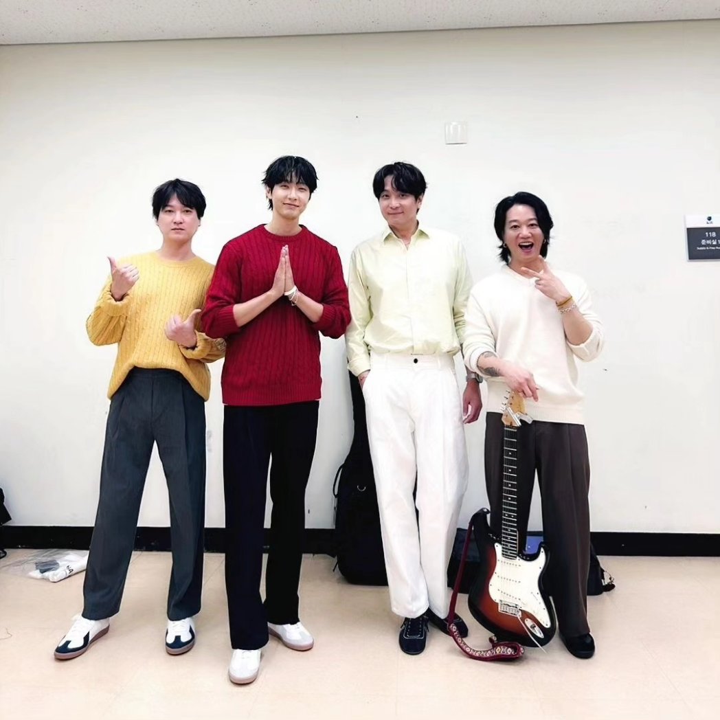 mom_nda's tweet photo. Kesayangan 💕
Bisa lah manggung di ancol 😆
#sgo #사거리그오빠
#사그빠
#윤채 #김현중 #사에 #지현우 #yoonchae #kimhyunjoong #sae #jihyunwoo #hyunwoo #hyungtae
#WalkToday
#koreanband https://t.co/p0c1GkEKeF