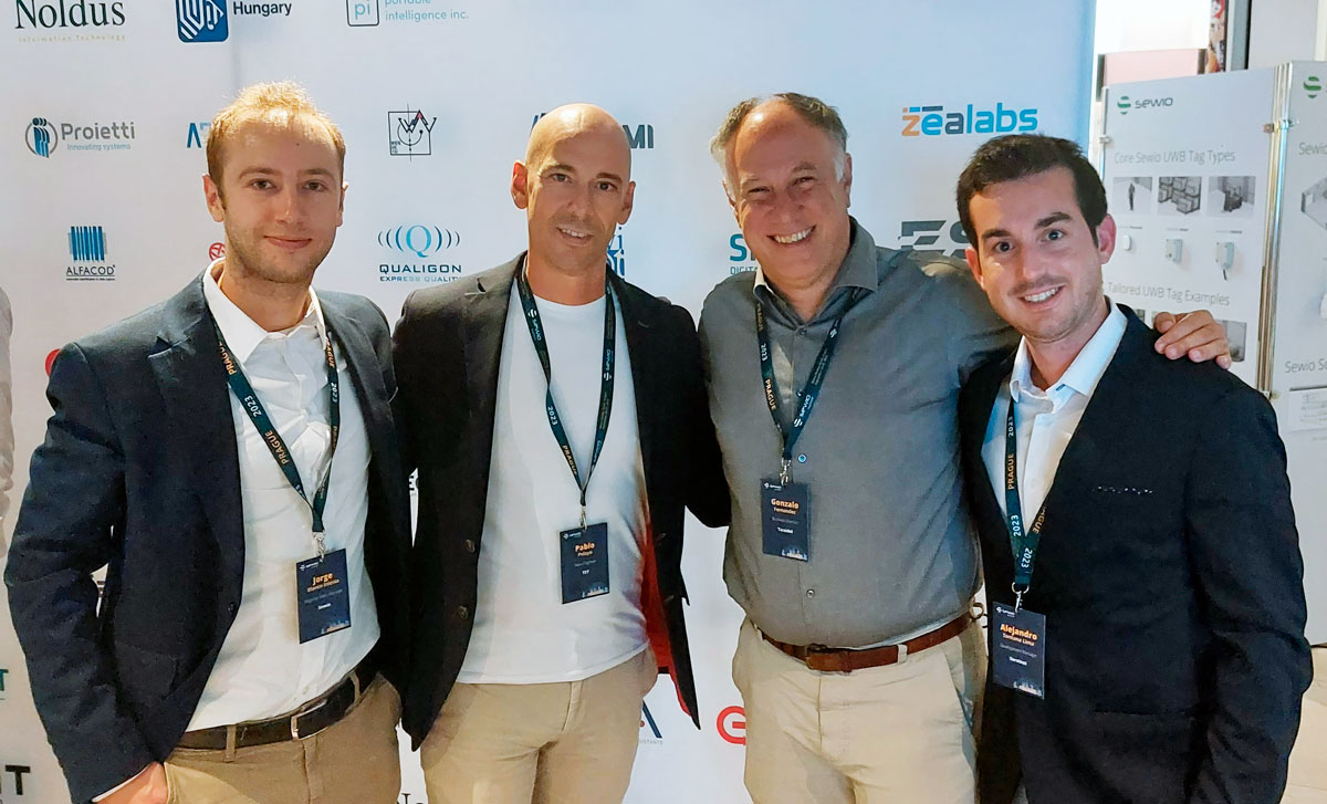 gotelgest's tweet photo. Continuamos en las #SewioSummit de @SEWIOnet 

#Servinet presente en estas conferencias que se están realizando en #Praga.

Foto de familia con Jorge Blanco de @SEWIOnet, Pablo Pelayo de @TSTsistemas y Gonzalo Fernández de @tecsidel https://t.co/8Ri9wRt4rK
