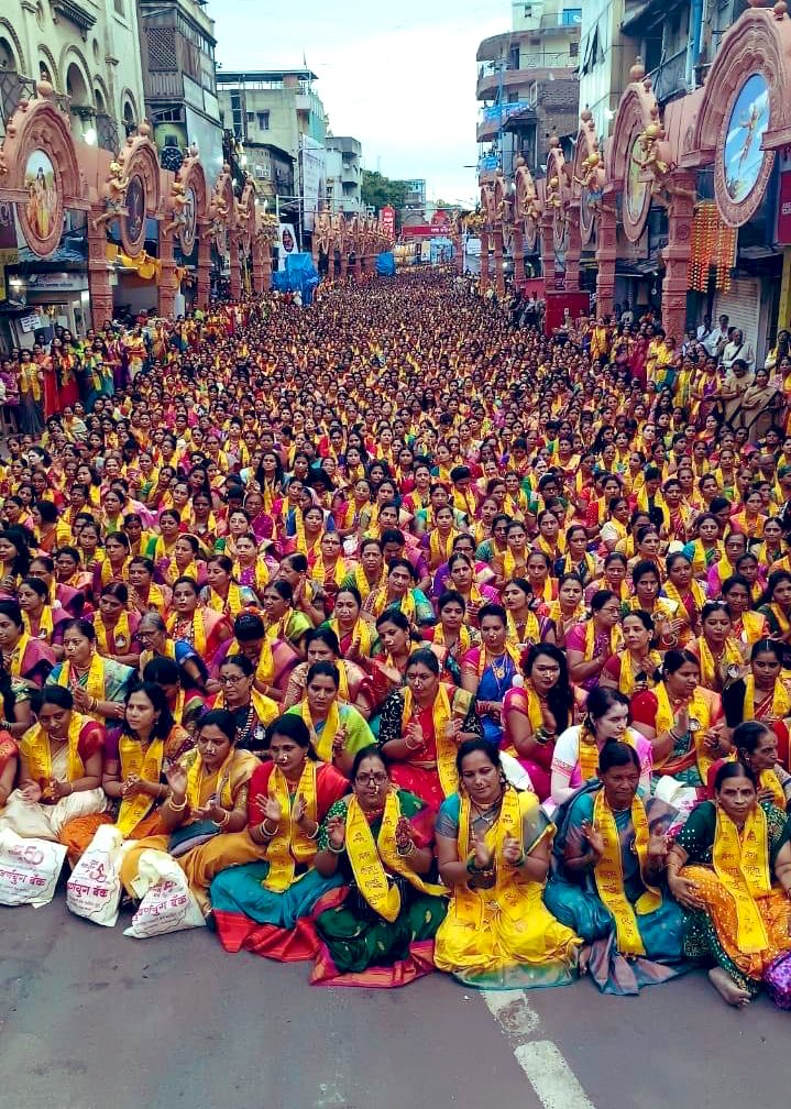 आज दगडु शेठ गणपती येथे तब्बल ३५ हजार महिलांनी अथर्वशीर्षचे एकत्र पठण केले ! 

स्टॅलिनच्या हजार पिढ्या जरी आल्या तरी "सनातन हिंदू धर्माचे" काहीच वाकड करू शकत नाहीत हे लिब्रांडूनी आणि हिंदू विरोधी पिलावळीने लक्षात घ्यावे ! #SanatanaDharma  #Hindutva