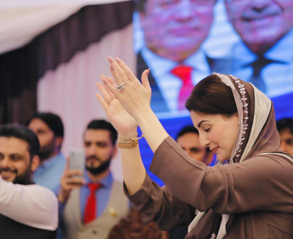 pmln_org's tweet photo. PMLN Chief Organizer @MaryamNSharif leading the preparations for Nawaz Sharif's return. The youth is demanding a better future, and they know that Mian Muhammad Nawaz Sharif is the only one who can deliver it. They are bringing him back to power as a 4th time PM!
#ProgressiveMSF https://t.co/vdVdsE3739