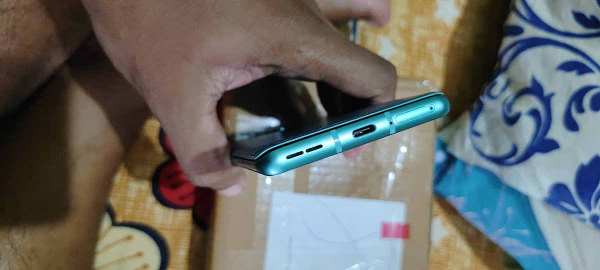 subhasishmohant's tweet image. After paying 14k for Green Screen replacement, this is the kind of service done by authorised OnePlus service centre. @OnePlus_IN