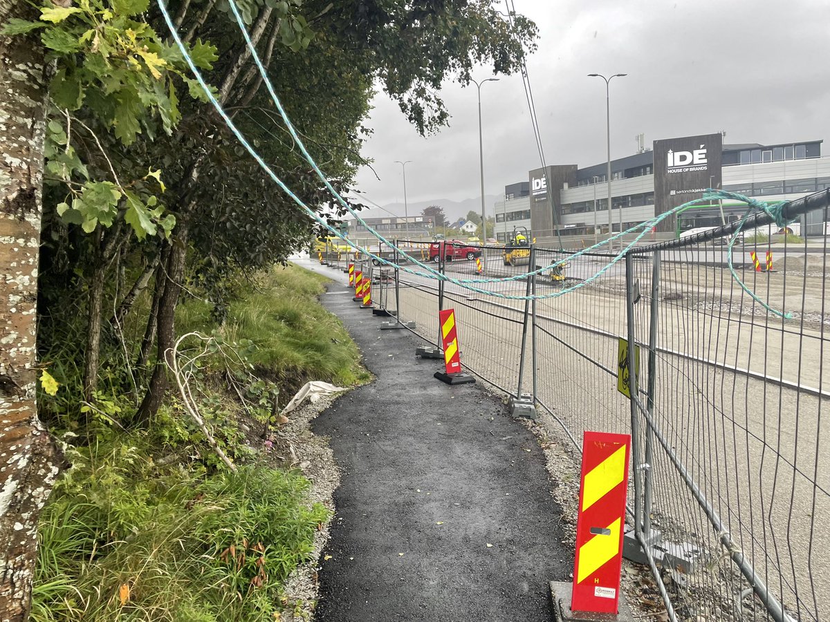 Wtf 🤬 rep i høyde med hals ved veiarbeid. Satt opp for at sikre gjerde. <a href="/slf_njr/">Rogaland syklistforening</a> <a href="/Rogalandfylke/">Rogalandfylke</a> <a href="/kommunen/">Stavanger kommune</a> <a href="/StvAftenblad/">Broken Link POC</a>