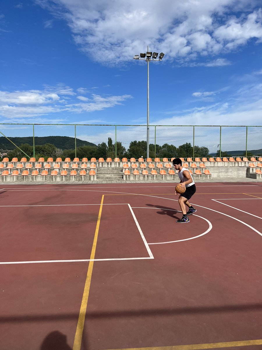 petkov_steven's tweet photo. Work, work, work🏀🔥

#Basketball #work https://t.co/DcZ2roZBkX