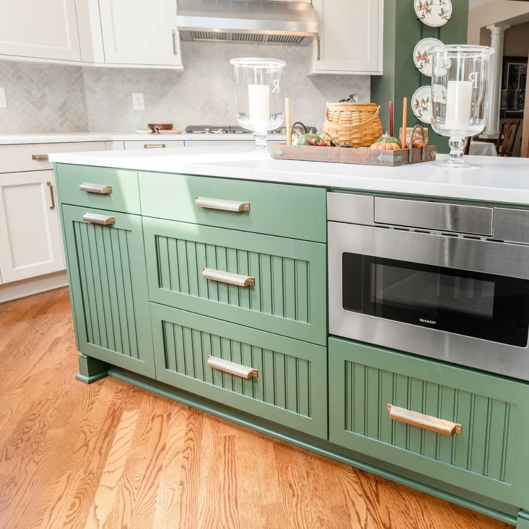 Dream_Baths's tweet photo. This charming Dublin kitchen has the perfect combination of modern and traditional elements making it a recent favorite at Kitchen Kraft! Special thanks to our local vendors and timeless manufacturers:
@jacksappliance1963 
@bridgewoodcabinetry 
@deltafaucet 
@blancoamerica1 https://t.co/IGxRyhuYi9