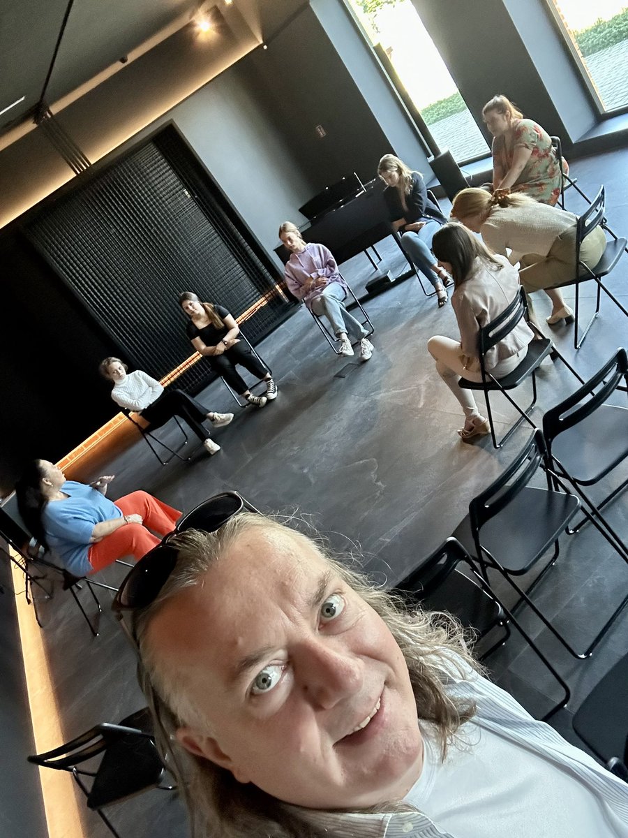 MikulskiART's tweet photo. Day 3. #WarmUp #breathing #exercise #dailyroutine / ćwiczenia oddechowe, higiena głosu, codzienna rutyna wokalna #MikulskiART #Opera #Academy #CarolineMerz🇩🇪 #AflopaArt #Pabianice #Poland🇵🇱 #DariuszMikulski https://t.co/e1EABQwkpX https://t.co/qbSZgFVrFT