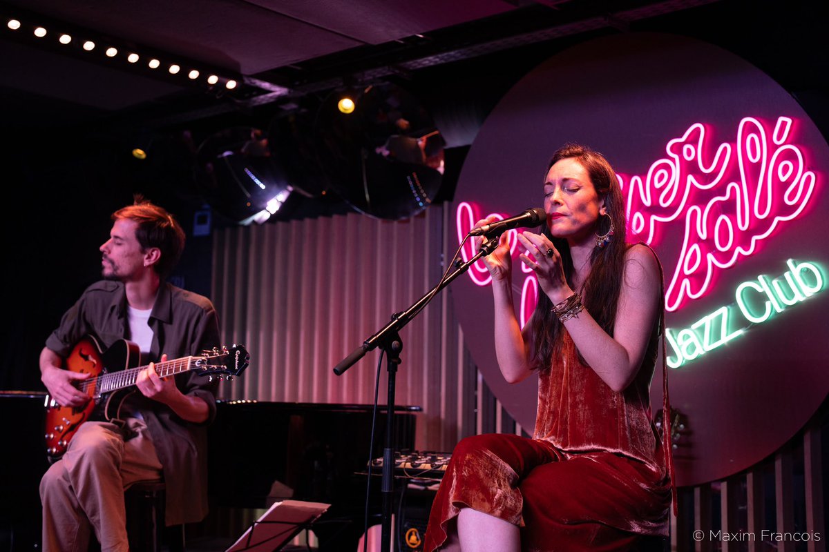 Merci à toutes celles et ceux qui sont venus nous écouter au <a href="/lebaisersale/">Le Baiser Salé</a> !

On a passé un super moment avec vous 🤩✨

🙏 @caloesinger pour la prog !
📸 @maxim_francois_photo 💕

#baisersaléjazzclub #soouatte #jazzduet #duojazz #parisjazz #jazzparis #gratitude #jazzphotography