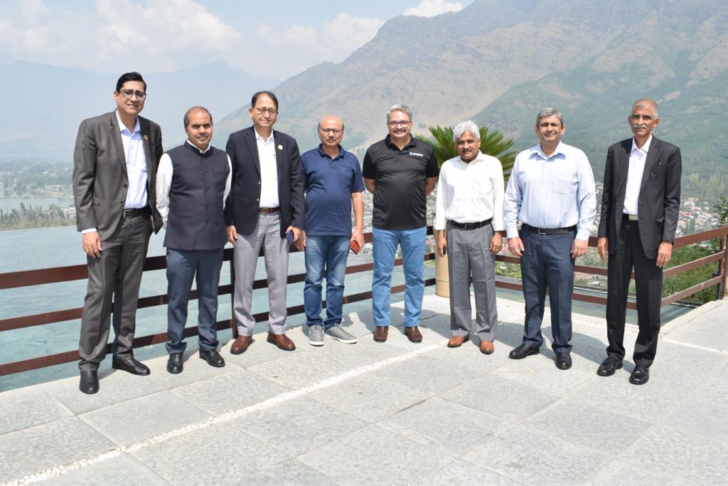 sbi_ventures's tweet photo. In the presence of our esteemed board members and dedicated employees, SBICAP Ventures Ltd. (a @TheOfficialSBI Group company) deliberated on an ambitious 5-year roadmap.
#Strategy #ImpactWithSVL https://t.co/pHs9RVxW3y