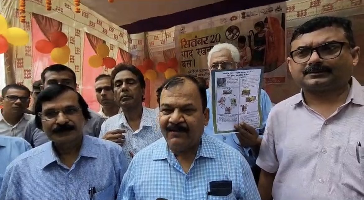 mithileshsngh's tweet photo. DM Sir Nawada, DDC, and Civil Surgeon kick-started the MDA drive in district headquarters today! 
Media briefed on the crucial role of MDA in our LF-free India mission. With district leadership at the helm, we're on track for an LF-free India. 

#BhagFilariaBhag #LFFreeIndia https://t.co/XQcaCewDGx