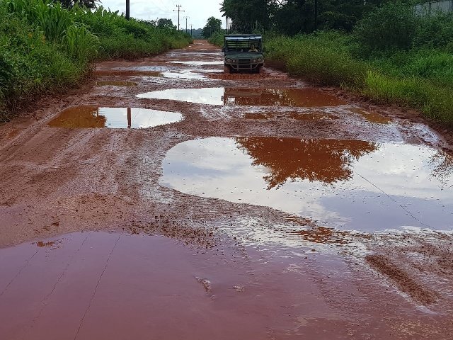 🧑‍🌾#Agriculture

Réunion Publique productive ce lundi 18/09 avec les Agriculteurs de #Cacao afin d'échanger sur les futurs travaux sur la Piste des Champs et Yaoni qui représentent plus de 1,8 M€ d’investissements. La Mairie de Roura et le Maître d'œuvre Suez étaient présents.