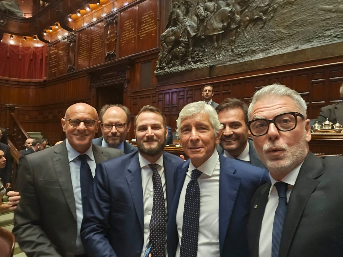 Oggi è una data storica.

Il diritto allo sport viene elevato a diritto di rango costituzionale.

Lo sport, per decenni ignorato e talvolta calpestato, oggi ottiene la sua rivincita.

E io sono orgoglioso di viverla.

#FratellidItalia