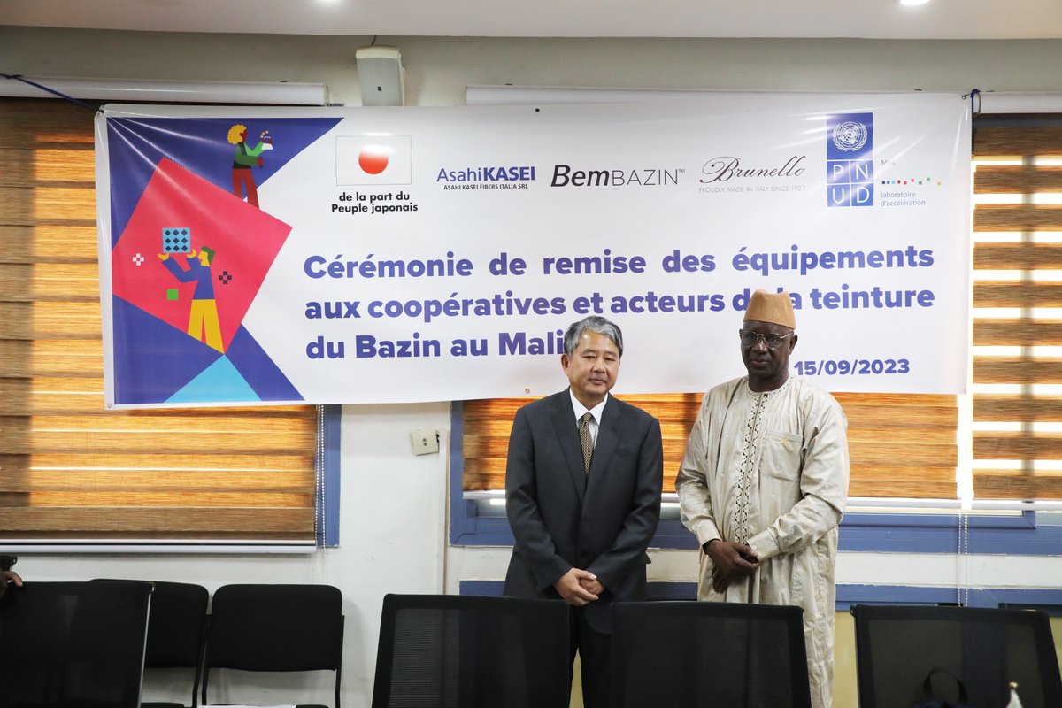 [1/2]Afin de renforcer le secteur de la teinture traditionnelle au Mali, le <a href="/PNUDMALI/">PNUD MALI</a>  a établi un partenariat avec Asahi Kasei Fibers🇮🇹, Brunello et l'Ambassade du Japon🇯🇵.Cette collaboration réaffirme l'engagement commun de ces acteurs envers l'industrie de la teinture au Mali.
