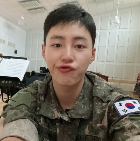 clouds_zip's tweet photo. sungwoon updated his fancafe profile picture 🩷 https://t.co/owQ2lQ7tsD