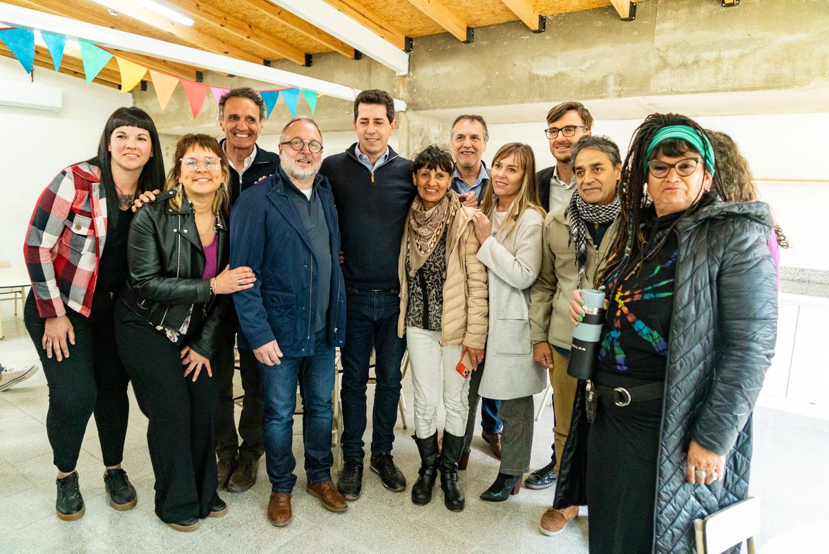 DanielLarrache's tweet photo. @encuentroituza @SergioMassa @gkatopodis @wadodecorrido @ditulliojuli @AlbertoDescalzo @PablocDescalzo @NuevoEncuentro_ @nebuenosaires @miituzaingo Por último, participamos de la inauguración de un Centro de Desarrollo Infantil en Morón junto a los Ministros, el intendente @LucasGhi y @Sabbatella.

El Oeste #DerechoAlFuturo ! https://t.co/sdViWJNAW9