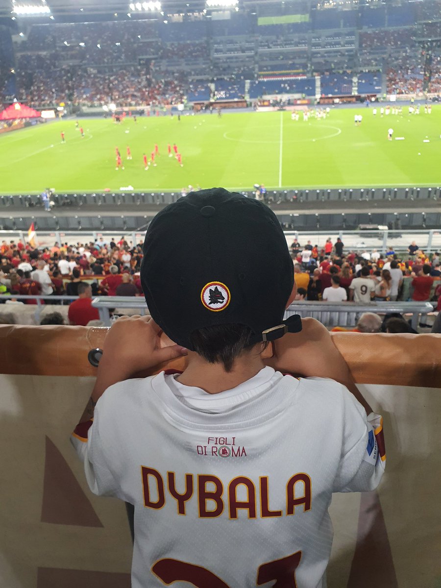 “𝑃𝑎𝑝𝑎̀, 𝑝𝑎𝑝𝑎̀, 𝑐ℎ𝑒 𝑔𝑜𝑙…” 💛❤️

🏟️ Andrés Miguel è il nostro abbonato più giovane 👏 Roma-Empoli è stata la sua prima partita allo stadio! 

Abbiamo parlato con il papà
📄 asroma.com/it/notizie/694…

#ASRoma