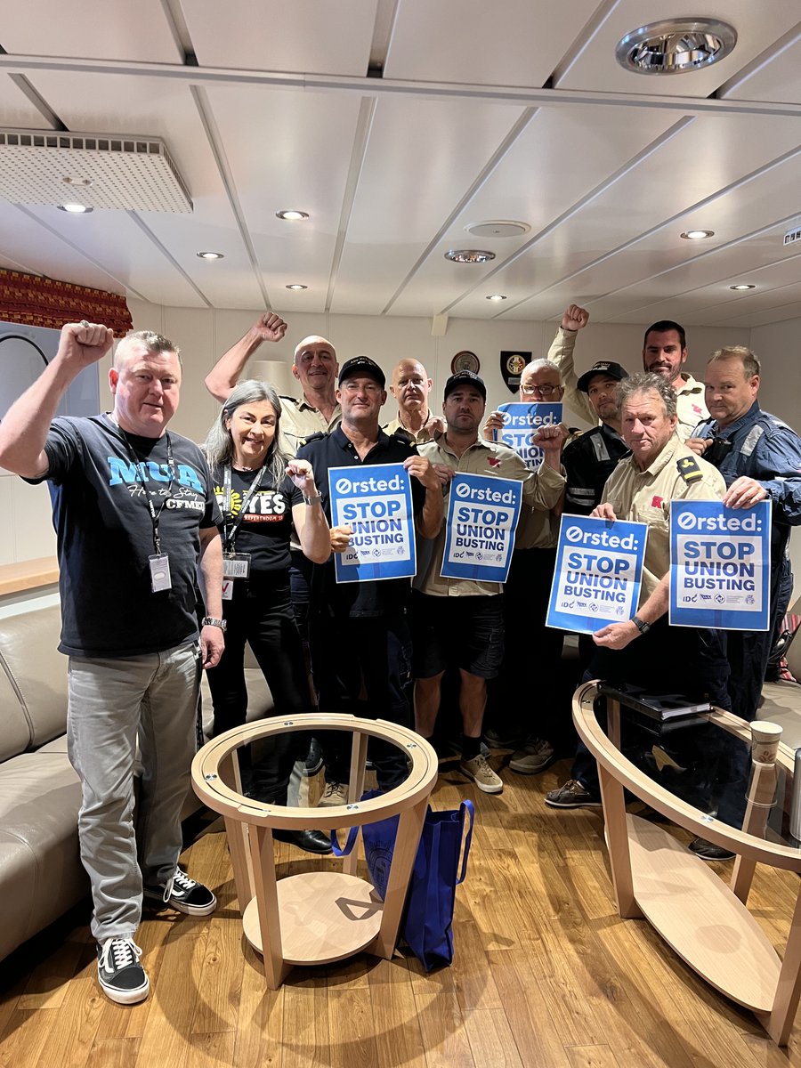ITFglobalunion's tweet photo. ✊🪧ØRSTED DAY OF ACTION: @MaritimeUnionAU in Australia standing with dockworkers in New London to demand that @Orsted respect worker's rights #OrstedStopUnionBusting