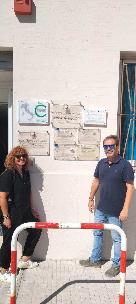 CEIPBadajoz's tweet photo. Continua nuestro Proyecto Erasmus Plus KA122-SCH,  “Learning from Europe". Después de nuestras anteriores movilidades en Serbia, Bulgaria y Finlandia, esta semana nos encontramos en Italia, observando prácticas docentes en el ICM Giacomelli de Senigallia.

#ErasmusPlus #Sepie https://t.co/gV55gIsU2b