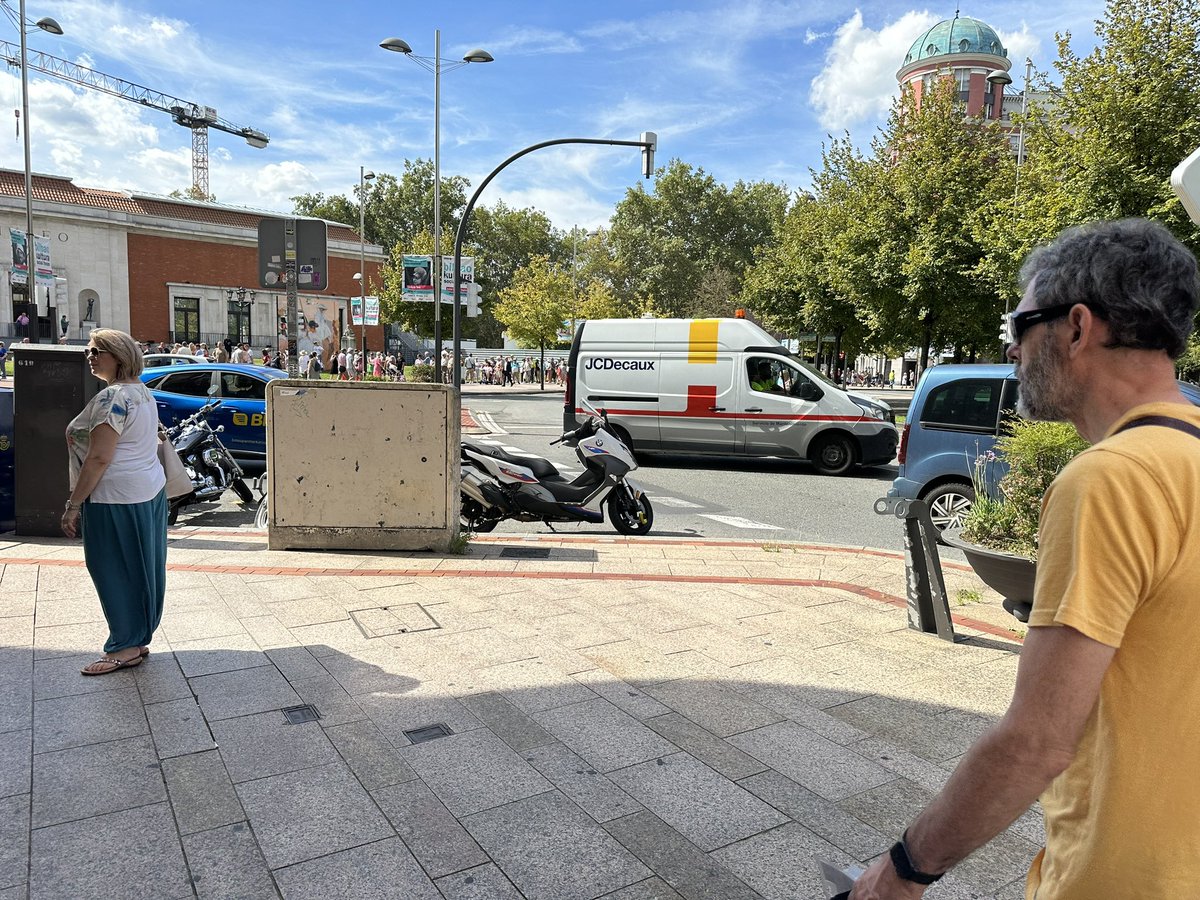 markhazelby's tweet photo. @PrincessCruises: extremely disappointed with this queue that snakes at least 750m in the centre of Balboa in 30 degree heat. All to reboard shuttle buses back to the inaccessible port that doesn’t allow pedestrian’s walking access. https://t.co/S7gTHW7r4P