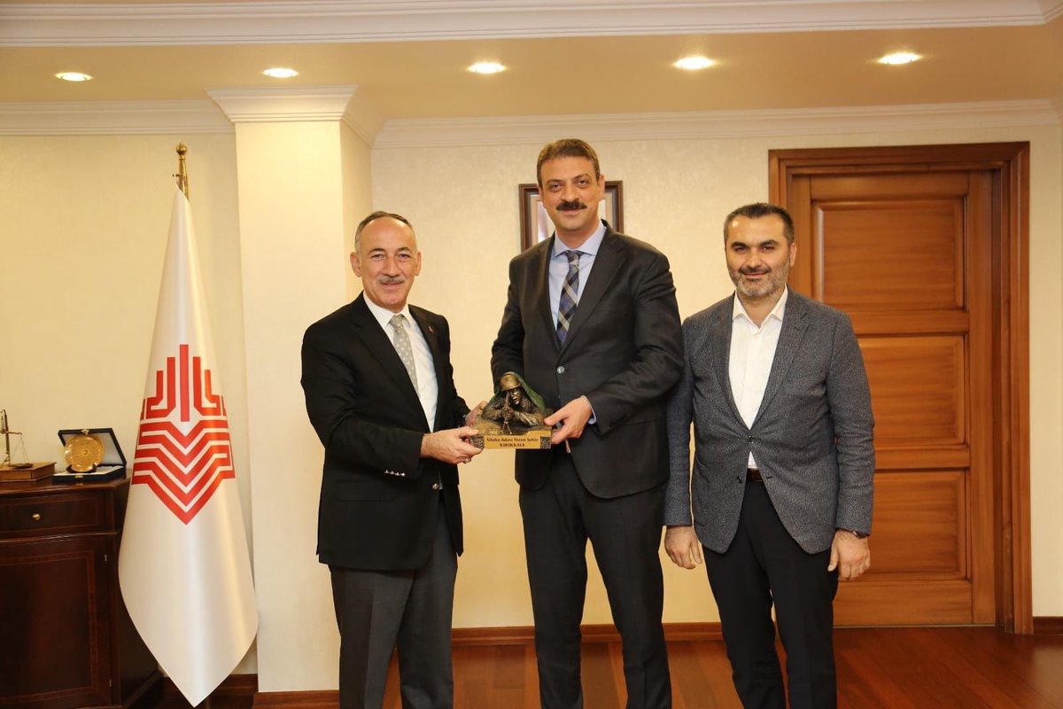 📍Vakıflar Genel Müdürlüğü

Belediye Başkanımız <a href="/baskansaygili71/">Mehmet Saygılı</a> ile birlikte Vakıflar Genel Müdürü <a href="/sinanaksu/">Sinan Aksu</a> ’yu ziyaret edip Kırıkkale’mizle ile ilgili proje ve yatırımlarımızı değerlendirdik.

Sayın Genel Müdürümüze ilgisi ve misafirperverliği için teşekkür ediyorum.