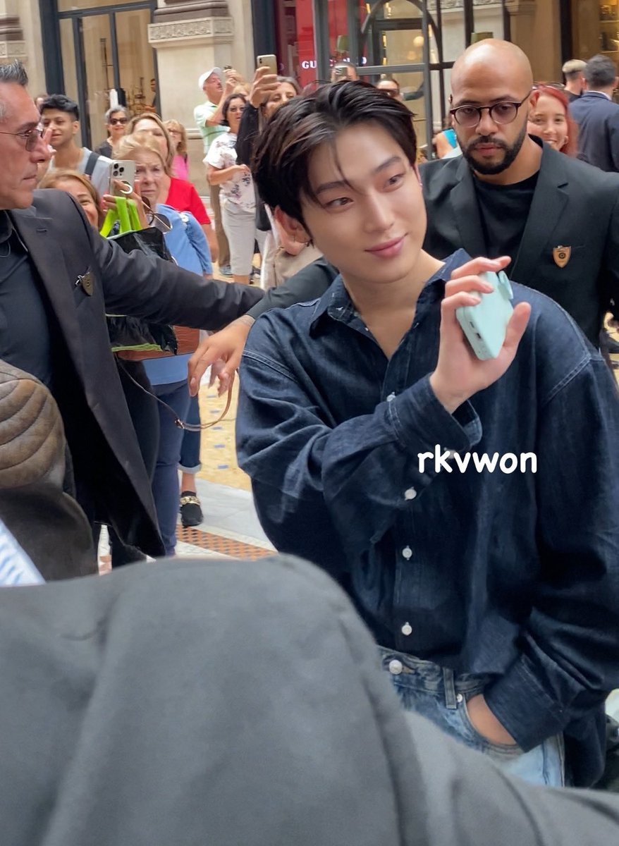 blckpnksn's tweet photo. KIM SUNOO LOOKS SO FCKING GOOD 
#SUNOO #PRADA https://t.co/OHFI1KKTfH